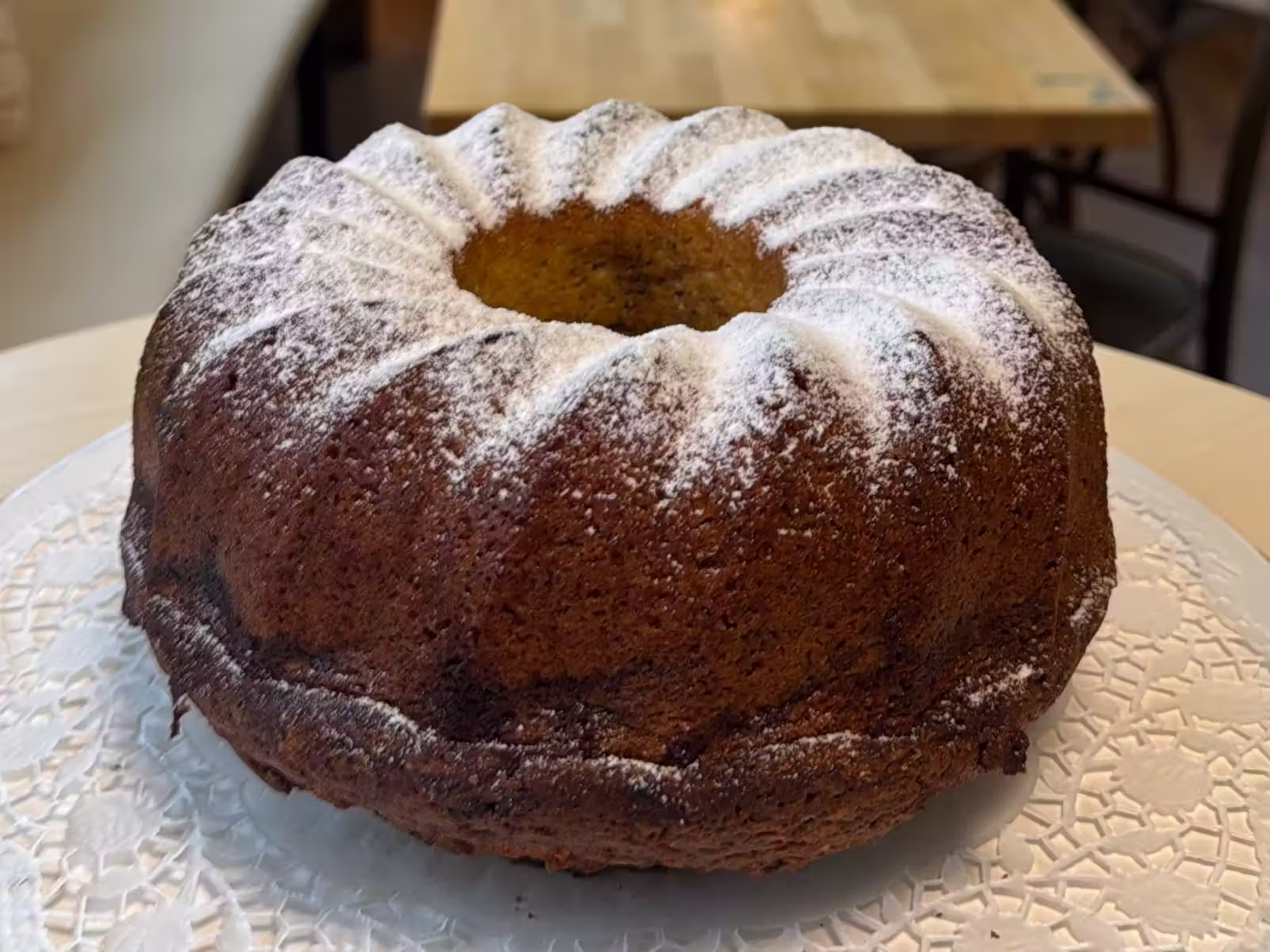 Klassischer Marmorkuchen aus dem Gugelhupf
